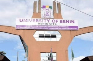 Read more about the article UNIBEN graduate awarded ₦5,000 as Best Graduating Student with 4.80/5.0 CGPA