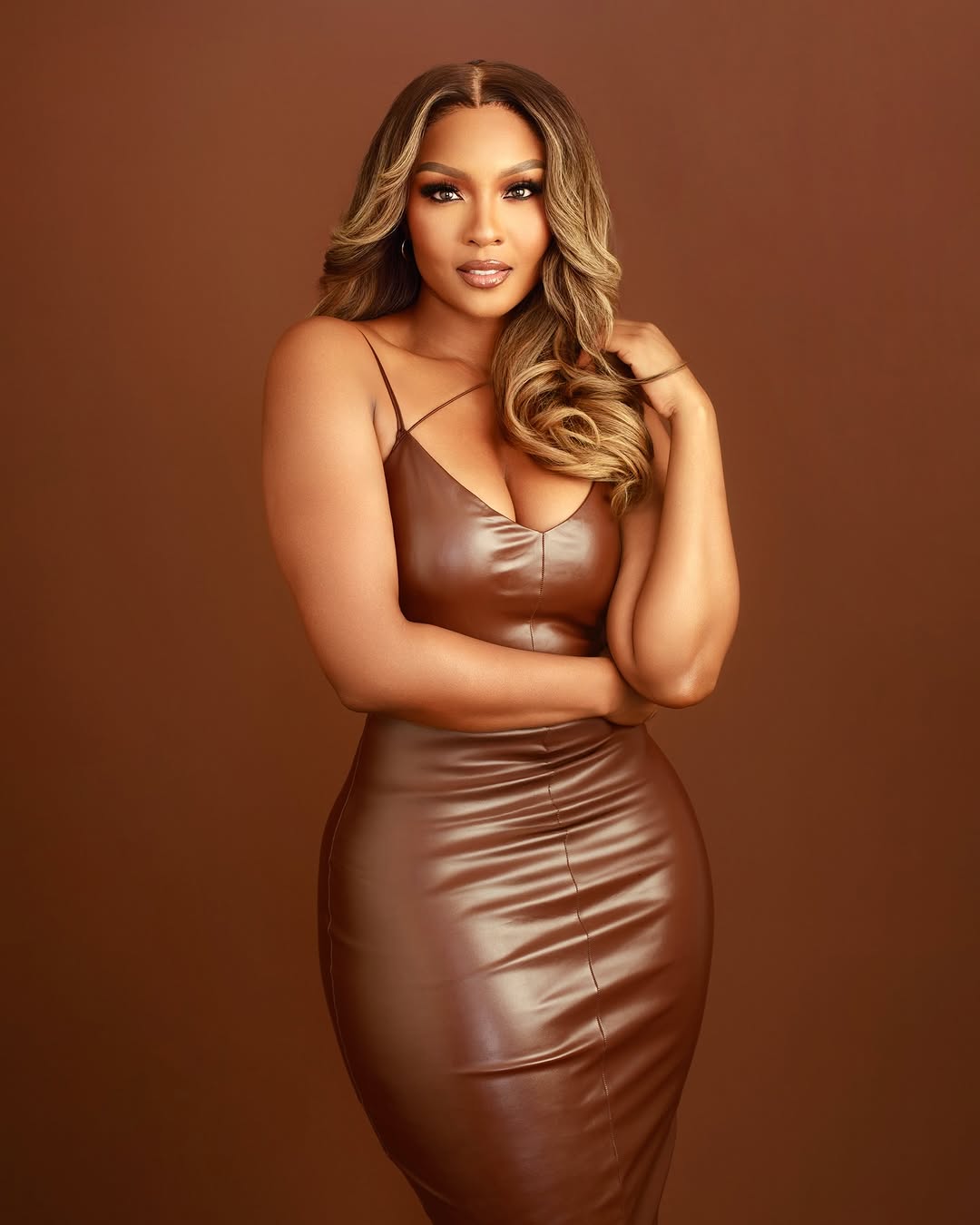 Read more about the article Osas Ighodaro Is Giving Main Character Energy in This Brown Leather Look