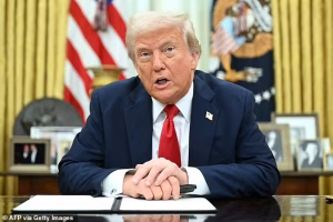 Read more about the article Trump Administration Delays Plan To Ban People From 43 Countries From Travelling To The US