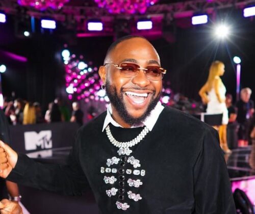 You are currently viewing Davido & Shenseea Perform Unreleased Collab at 5ive Party