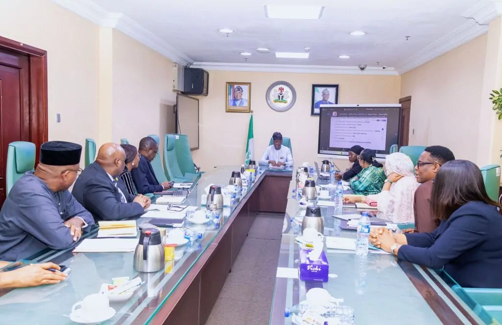 You are currently viewing Crude Oil Sales In Naira Will Continue – FG