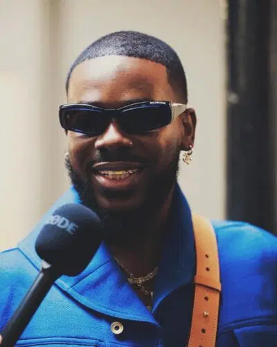 Read more about the article Adekunle Gold Teases New Single, Coco Money, At Exclusive Dinner Party