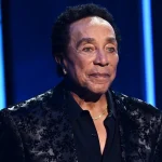 Read more about the article Smokey Robinson Sued For Sexual Battery By 4 Former Housekeepers
