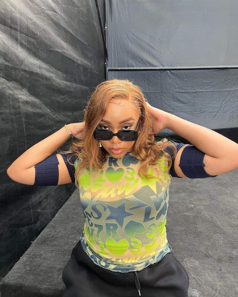 Read more about the article FAVE Teases New Music, And It Already Sounds Like A Hit