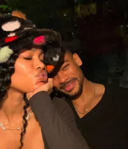 Read more about the article Teyana Taylor And Aaron Pierre Share A Kiss At His Surprise Birthday Dinner