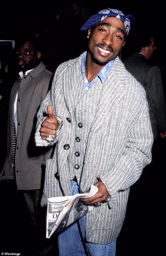 You are currently viewing Tupac’s Friends And Family Smoked His Ashes After Rapper’s Death