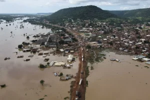 Read more about the article FG Warns Of Imminent Flooding In 11 States As Heavy Rains Loom