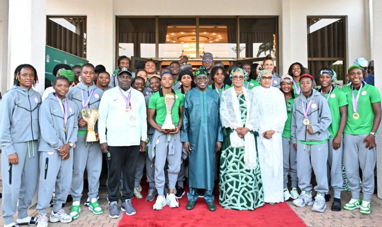 Read more about the article Flavour Lights Up Presidential Dinner For The Super Falcons