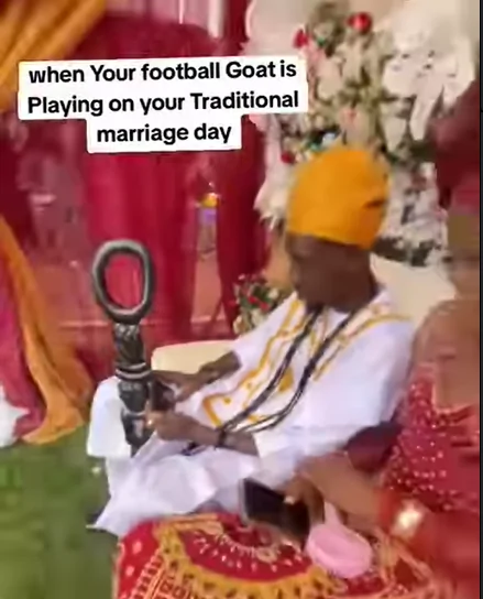 Read more about the article Nigerian Groom Caught Watching His Football Idol During His Traditional Wedding