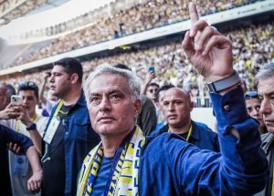 Read more about the article Fenerbahçe Sack José Mourinho After Champions League Exit