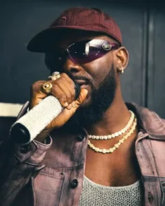 Read more about the article Adekunle Gold Teases Fans With New Snippet Of Unreleased Track, BOBO