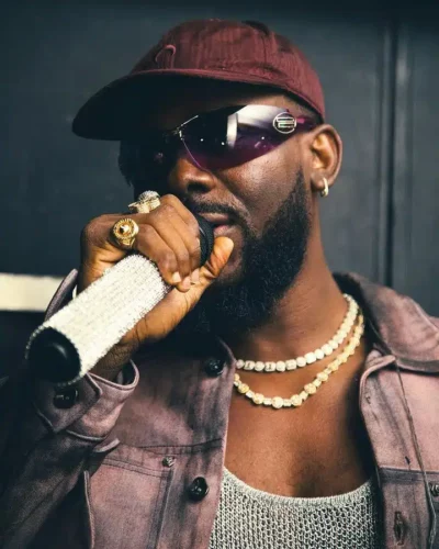 Read more about the article Adekunle Gold Teases Fans With New Snippet Of Unreleased Track, BOBO