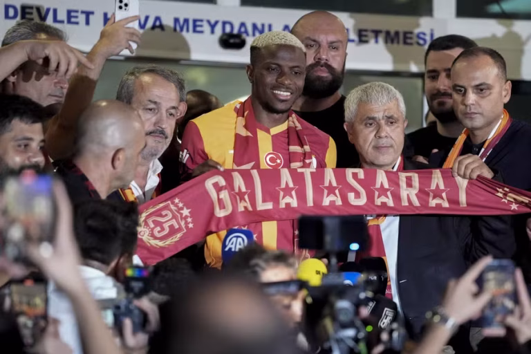 Read more about the article Galatasaray Confirm €75m Signing Of Super Eagles Striker Victor Osimhen From Napoli