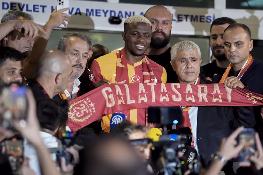 Read more about the article Galatasaray Confirm €75m Signing Of Super Eagles Striker Victor Osimhen From Napoli