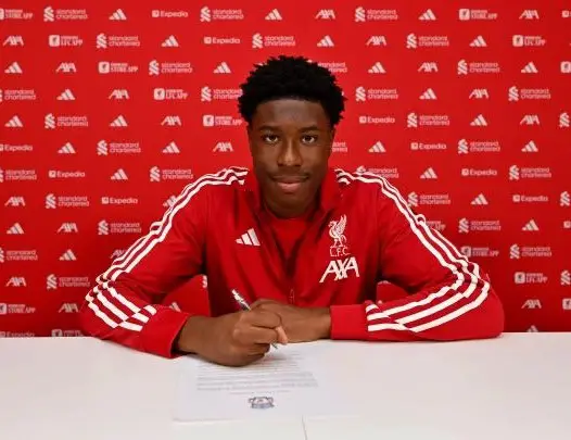 Read more about the article Emmanuel Airoboma Signs First Professional Contract With Liverpool