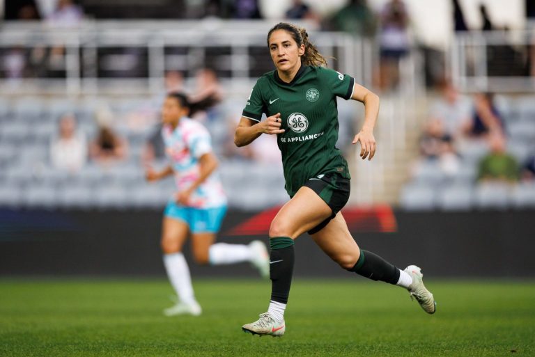 Read more about the article USA Midfielder Savannah DeMelo Hospitalised After On-Pitch Collapse