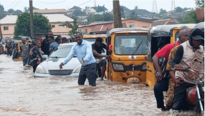 Read more about the article FG Predicts Heavy Rain, Flood In 14 States (Full List)