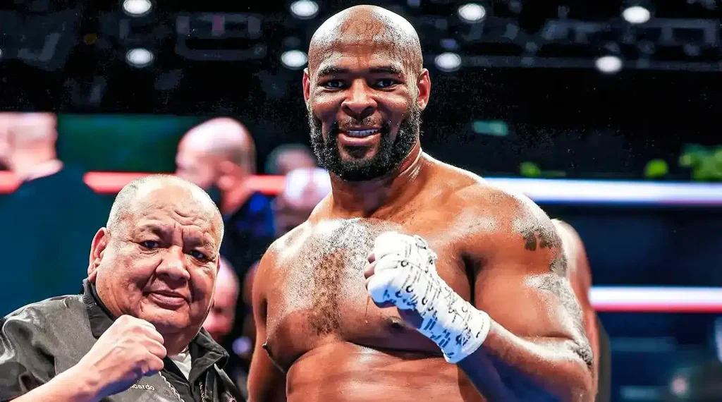 Read more about the article ‘I Will Knock Out Anthony Joshua’ – Boxer, Kingsley Ibeh Challenges Joshua