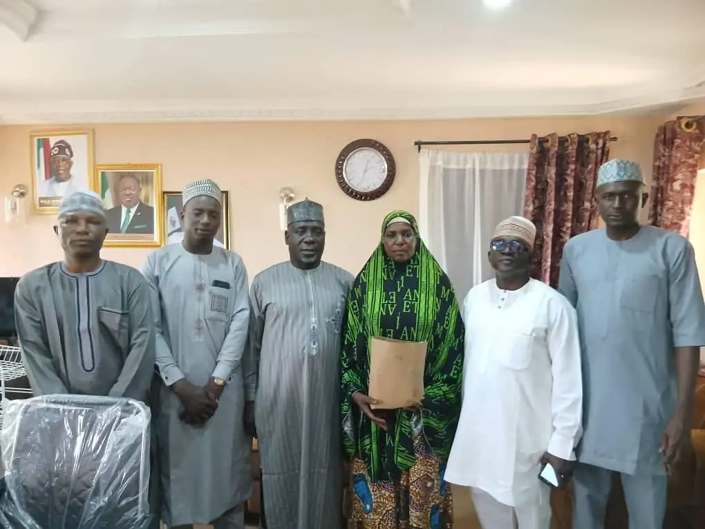 You are currently viewing Plateau Governor Rewards pilgrim with N1m for returning missing $5,000 to owner in Saudi Arabia