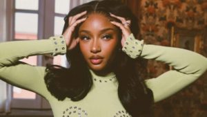 Read more about the article Ayra Starr Dresses As Rema For Halloween