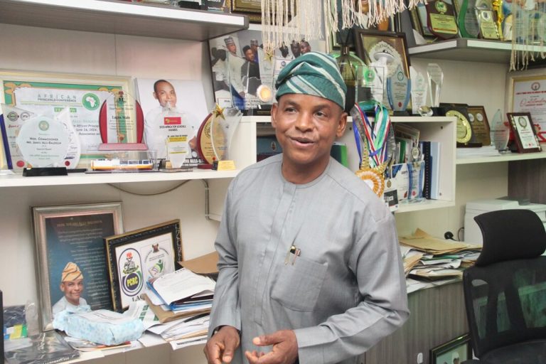 Read more about the article LASG, Unilag VC Advise Students On Responsible Use of Internet