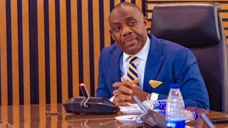 Read more about the article FG Drops Mother Tongue Policy