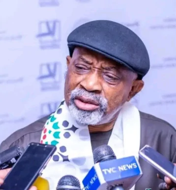 Read more about the article Gunmen Attack Ngige’s Convoy In Anambra