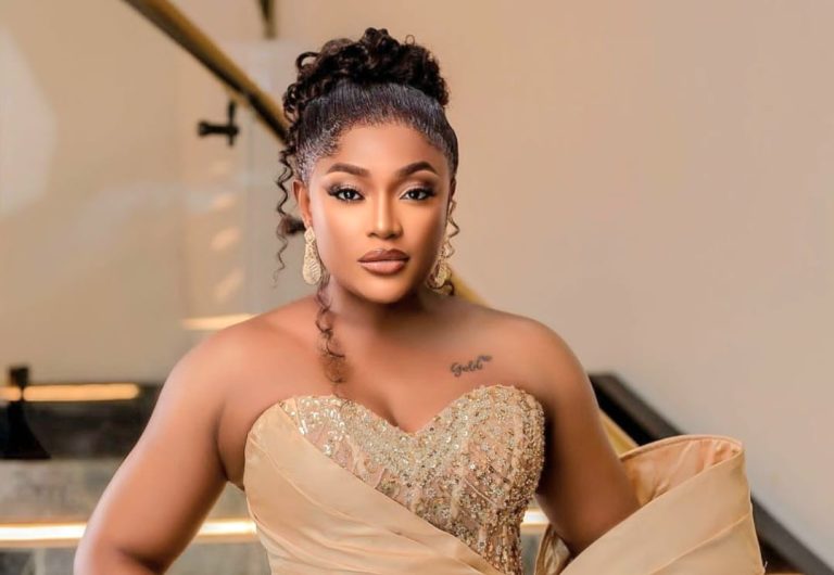 Read more about the article Why I Don’t Want To Get Married – Lizzy Gold
