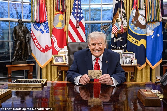 Read more about the article President Trump Unveils New $1million Gold Card For The Wealthy