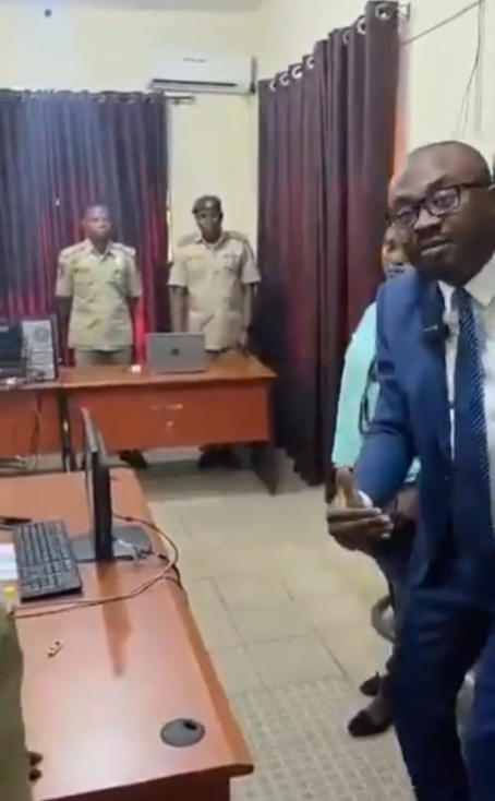 Read more about the article ‘Stop Wasting People’s Time’— Interior Minister Blasts Officials During Surprise Visit To Passport Office